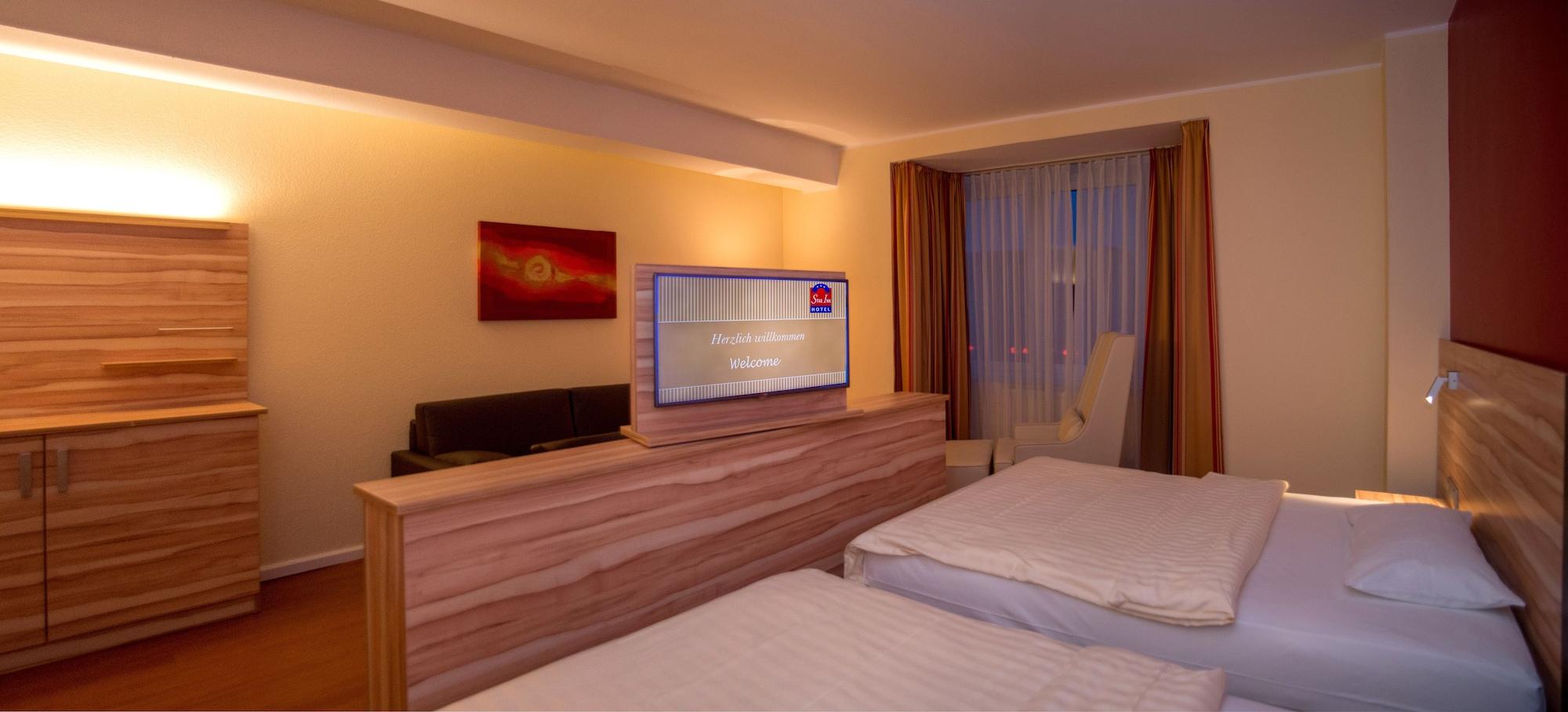 Plaza Premium Columbus Hotel 4*