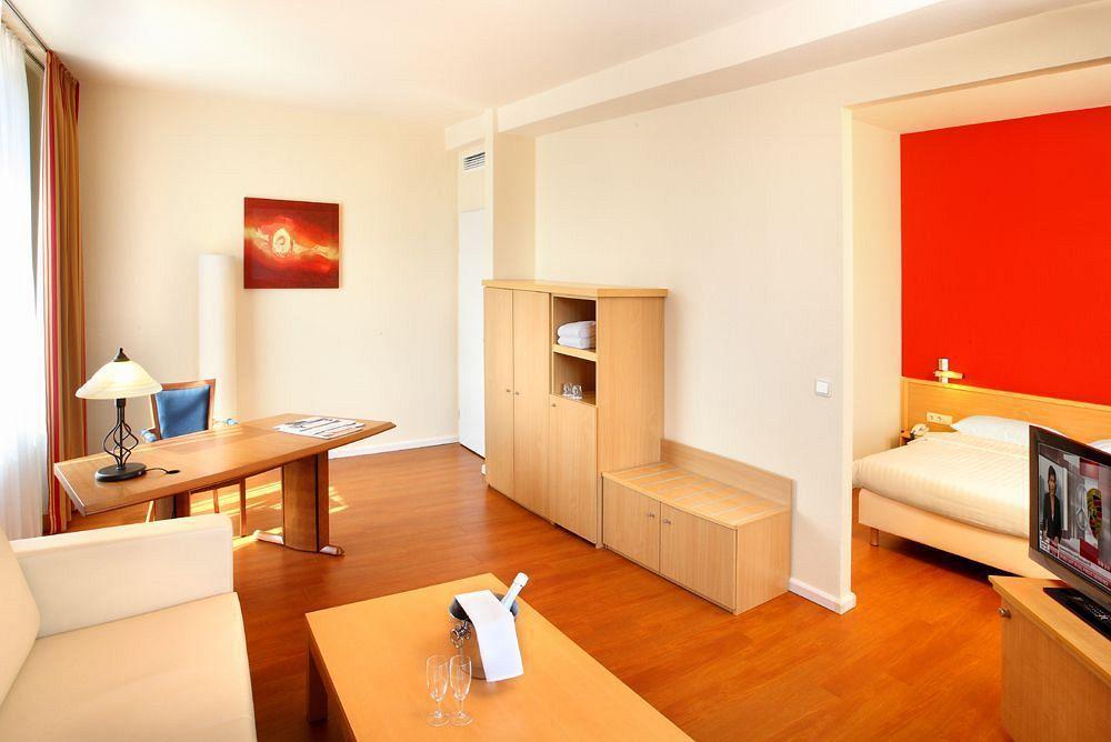 Plaza Premium Columbus 4*