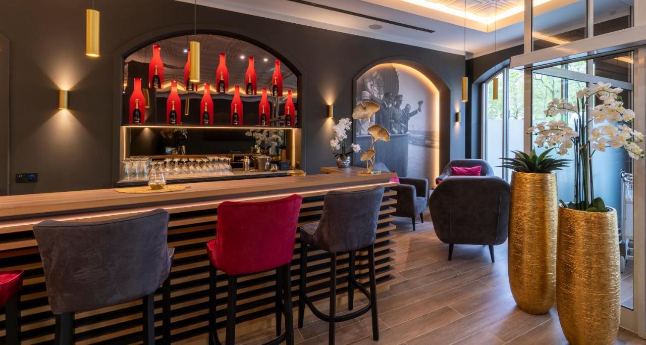 Plaza Premium Columbus Hotel