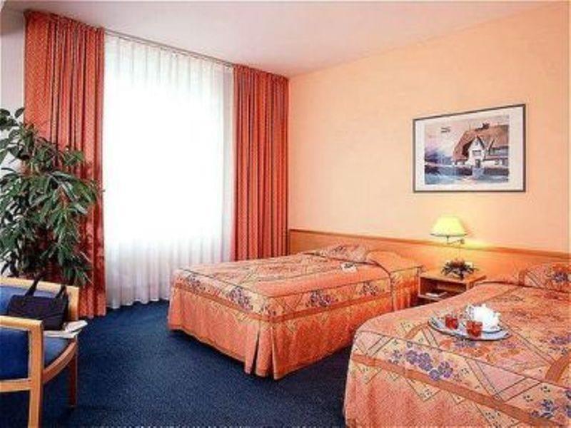 Plaza Premium Columbus Hotel 4*